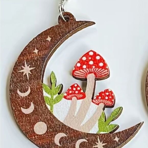 Mushroom shaped cross body purse with Kawaii chain. Plus free mushroom earrings. - Picture 9 of 14